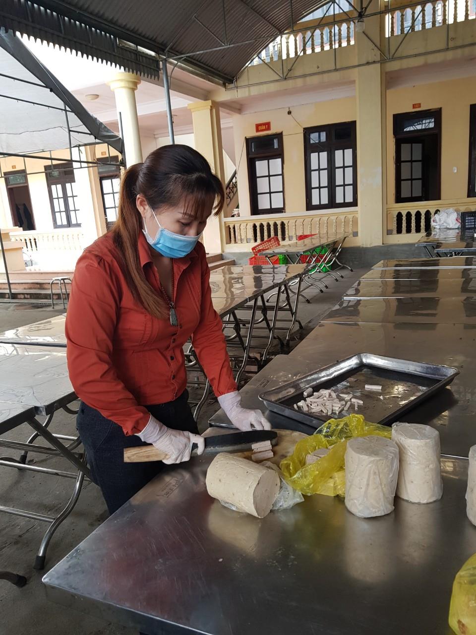 Sắp xếp việc nhà, tham gia phòng dịch